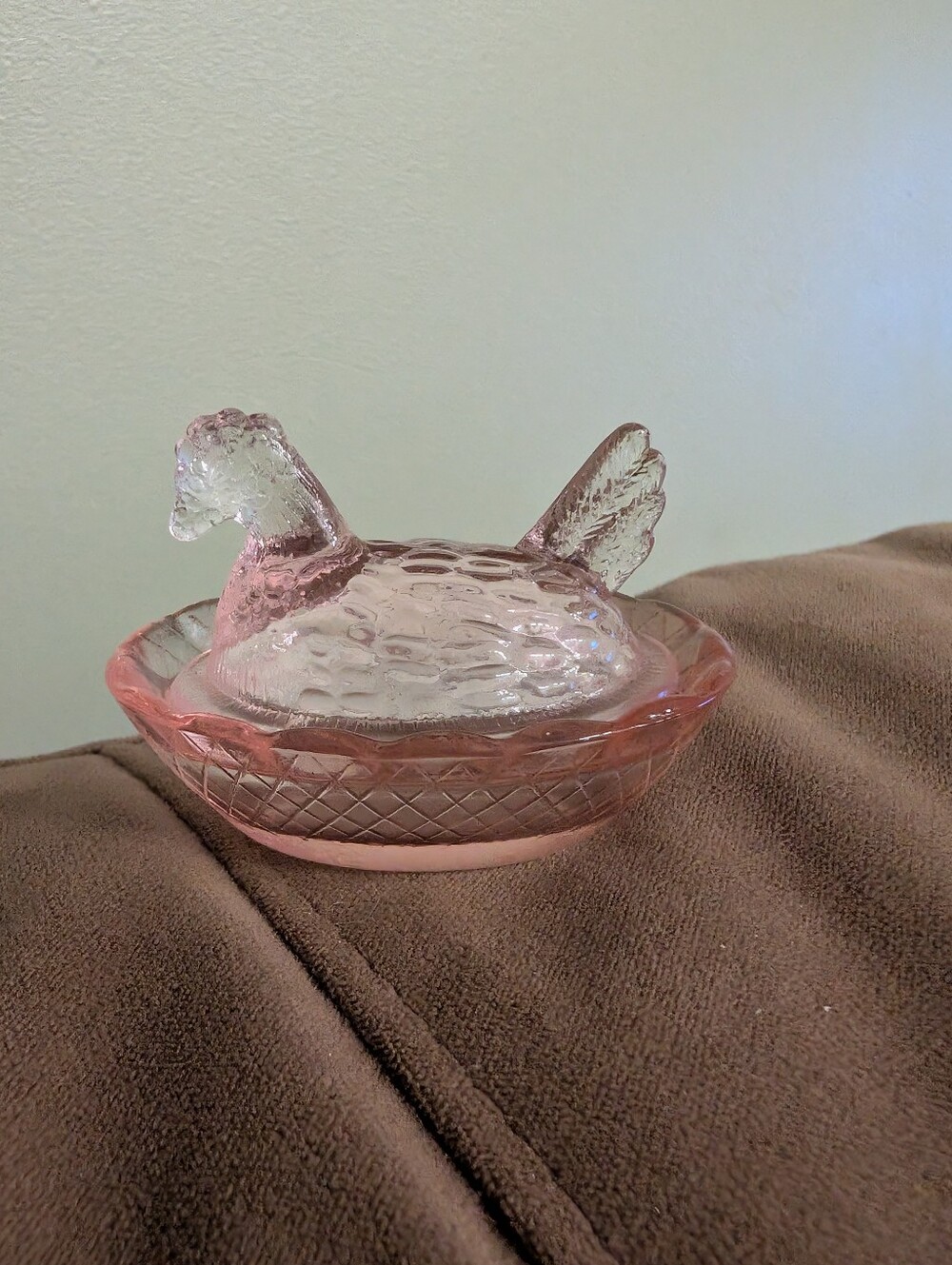 Pink Glass Hen on Nest Decorative Dish. Salt Cellar. 2.5 Inches